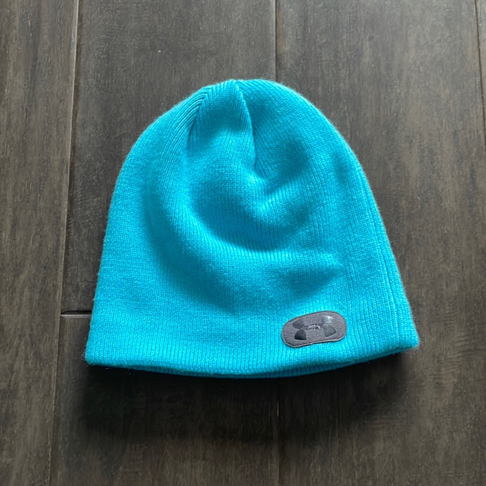 Women’s blue Under Armour beanie